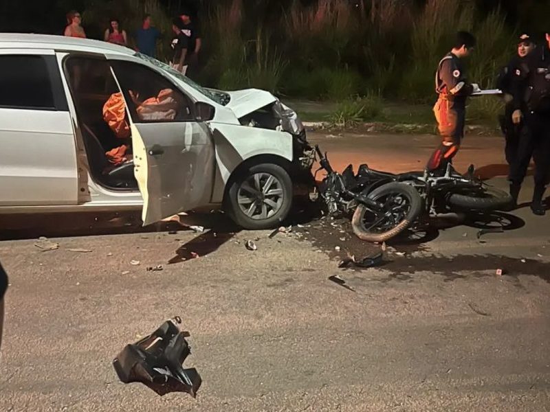 Motociclista de 22 anos morre após bater de frente com carro em Cuiabá
