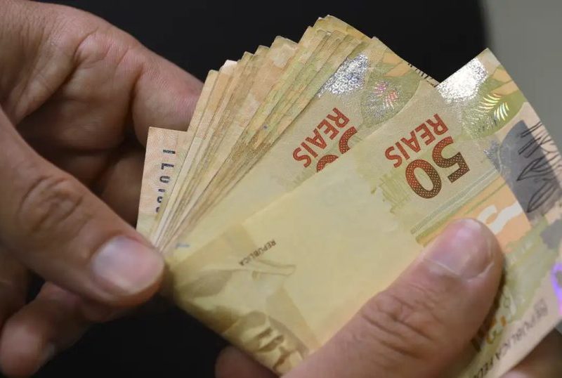 Número de superendividados no Brasil cresceu 75% em cinco anos, diz BC