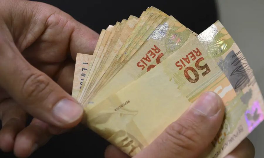 Número de superendividados no Brasil cresceu 75% em cinco anos, diz BC