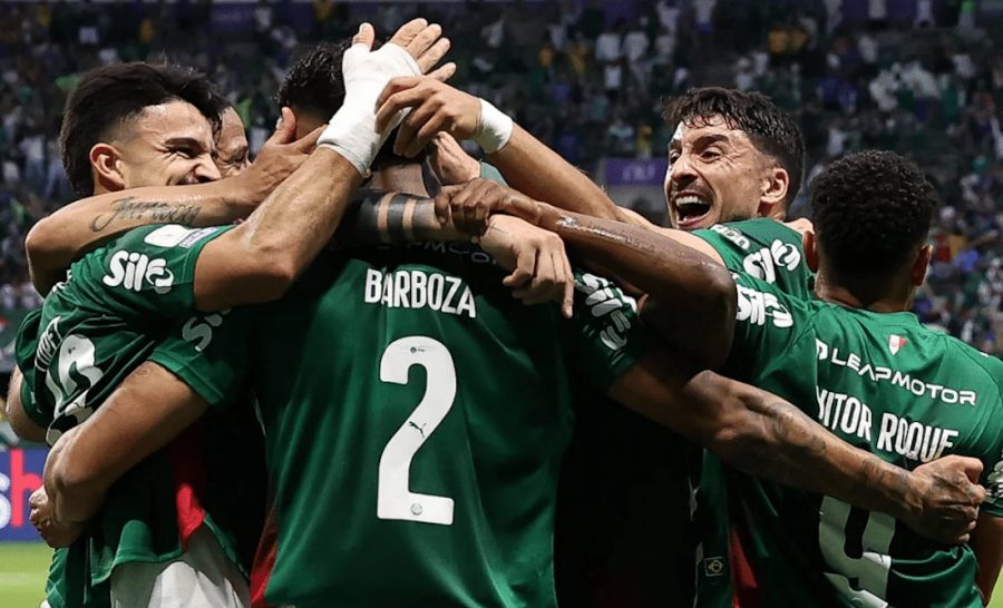 Palmeiras goleia Corinthians por 4 a 1 e pressiona o líder