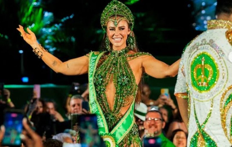 Paolla Oliveira é coroada rainha da Imperatriz