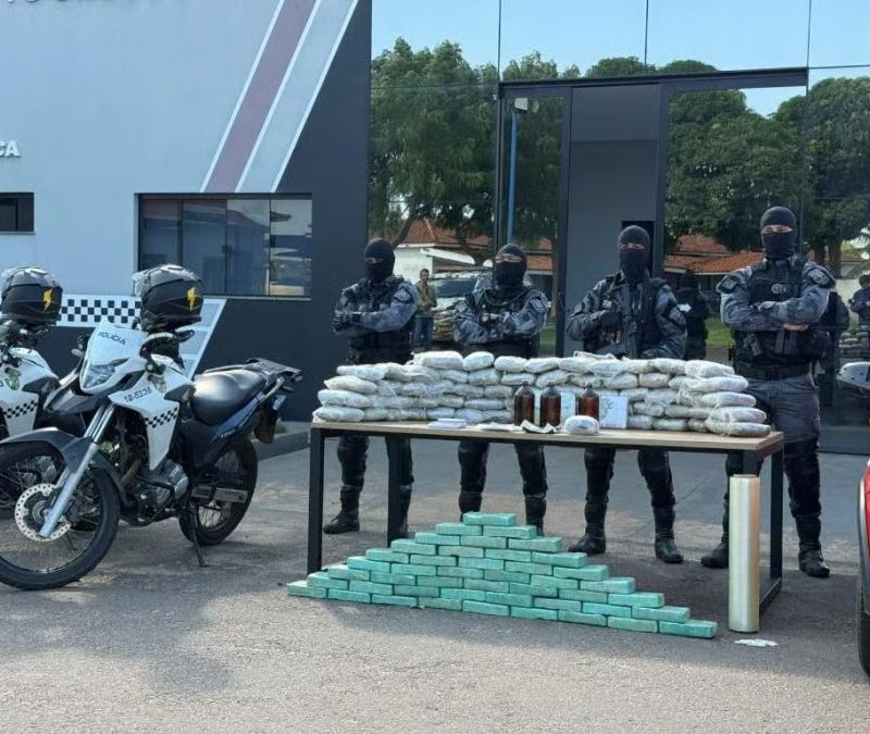 PM apreende 110 tabletes de drogas avaliadas em R$ 2,5 milhões e prende dois homens em Pontes e Lacerda