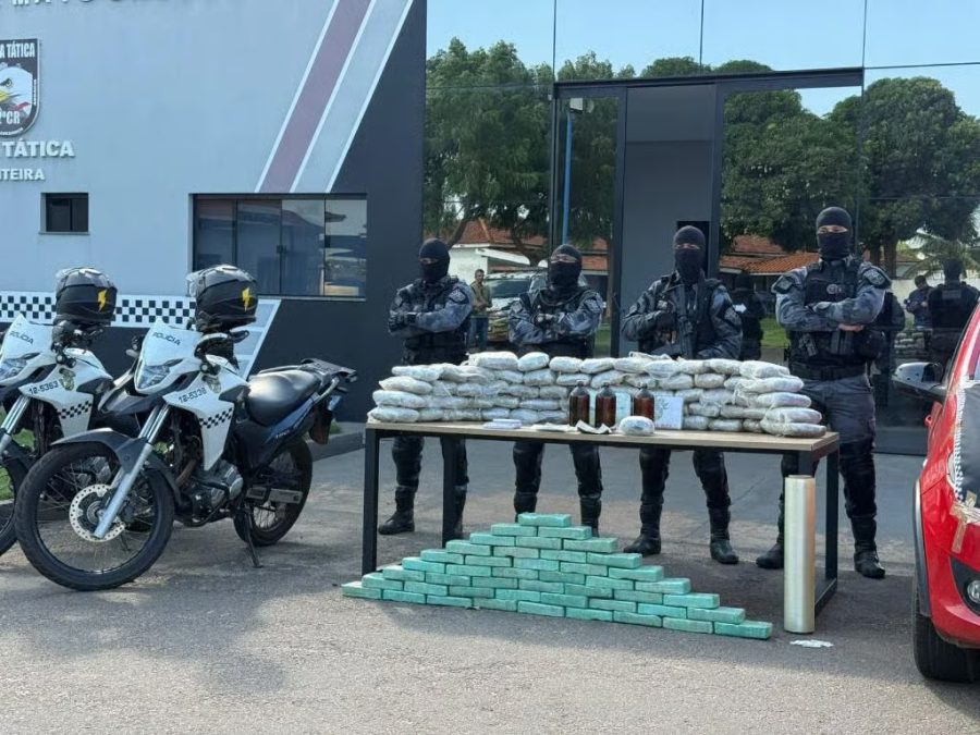 PM apreende 110 tabletes de drogas avaliadas em R$ 2,5 milhões e prende dois homens em Pontes e Lacerda