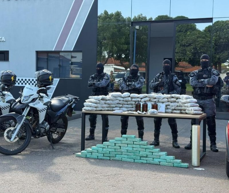PM prende dupla com 110 tabletes de drogas e causa prejuízo de R$ 2,5 milhões ao crime