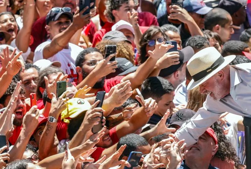 Presidente do TSE liga para Lula para parabenizar reeleição