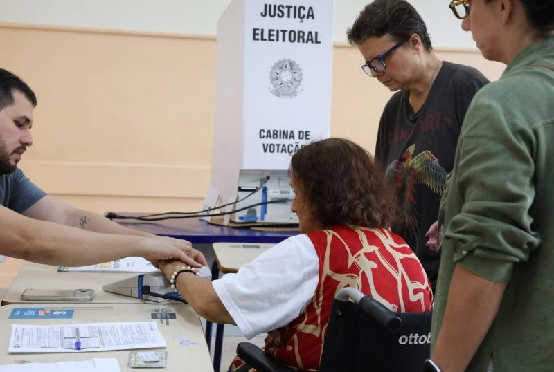 Primeiro turno contou com 43% mais eleitores de ao menos 70 anos