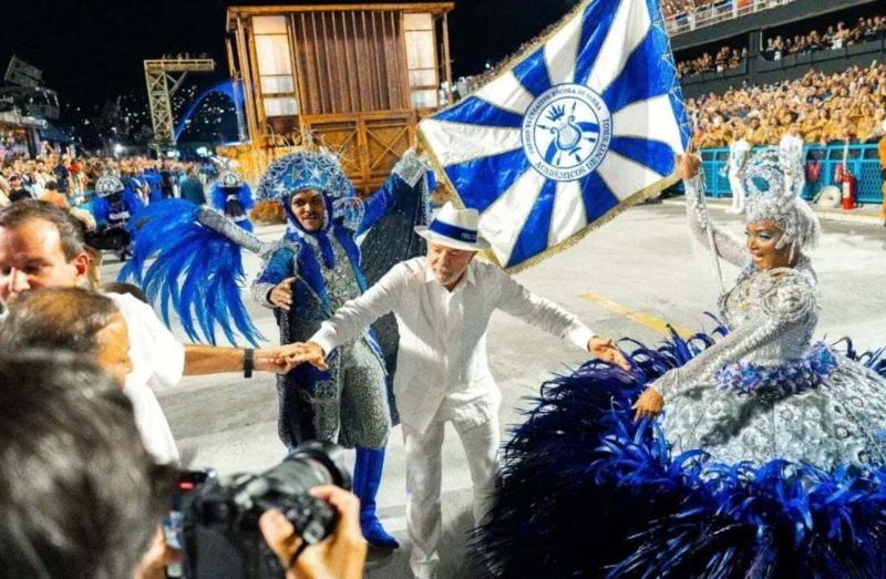 Procuradoria decide que desfile de carnaval sobre Lula não foi propaganda antecipada