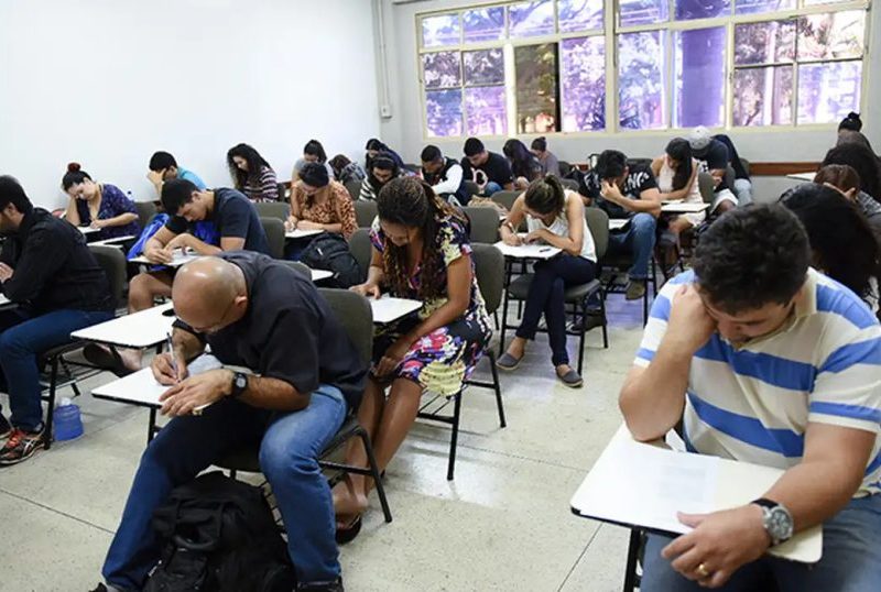 Celpe-Bras 2026: Inep inicia aplicação do exame de português