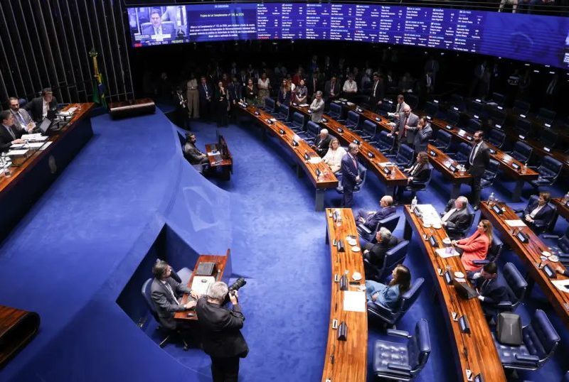 Senado aprova teto de R$ 140 mil e perdão para MEI