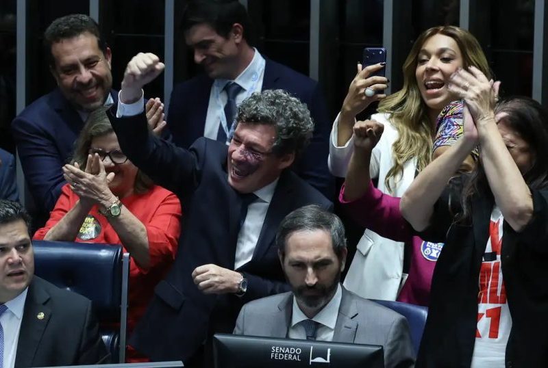 Senado aprova fim da escala 6×1 e nova jornada de 40 horas