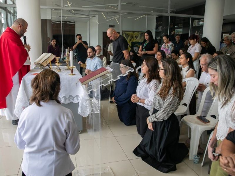 Servidores da Prefeitura de Cuiabá celebram Dia do Servidor com missa no gabinete e anunciam encontros mensais