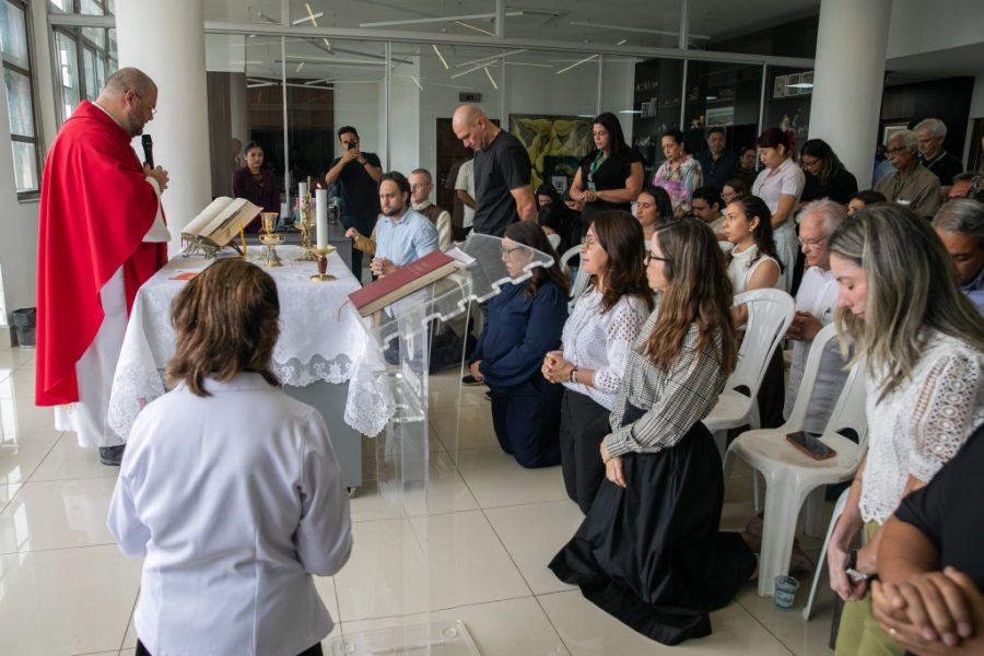 Servidores da Prefeitura de Cuiabá celebram Dia do Servidor com missa no gabinete e anunciam encontros mensais