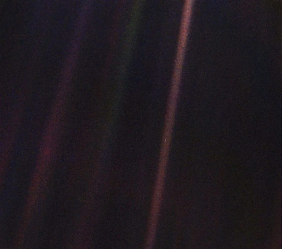 Sonda Voyager 1 da NASA vai ficar a 1 dia-luz da Terra; entenda