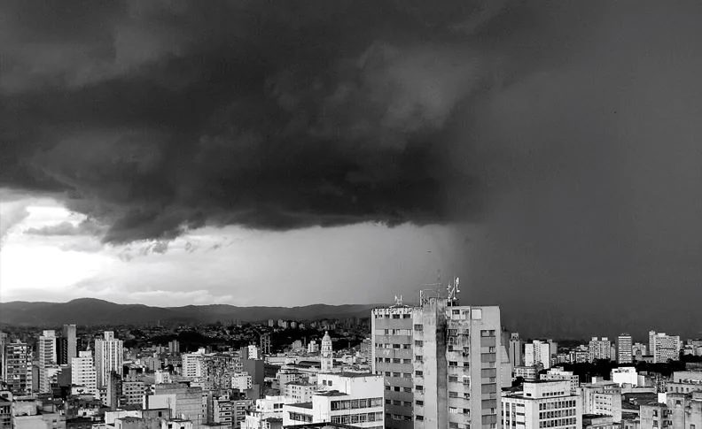 Previsão do tempo: tempestades e ventos de até 70 km/h hoje