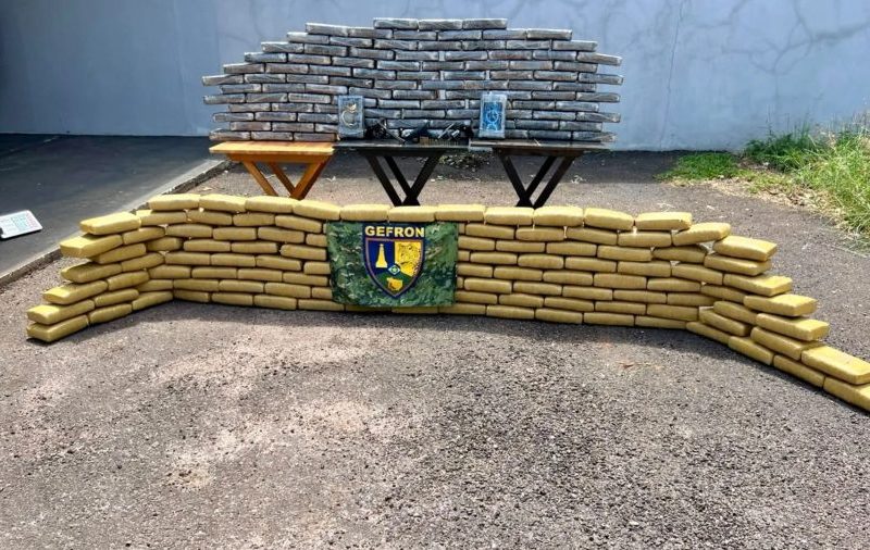 Três suspeitos morrem em confronto com a polícia e 237 kg de drogas são apreendidos em MT