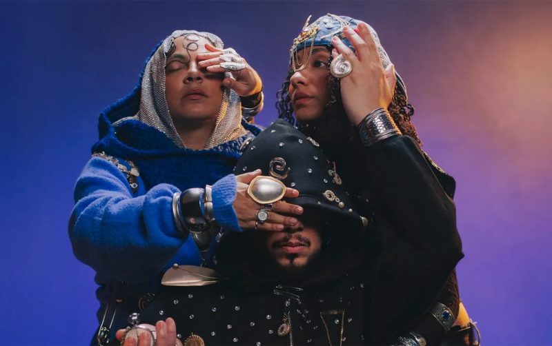 Tuyo revisa uma década no álbum ‘Dez vidas’ entre regravações, uma música inédita e feats com Cupertino e Jota.Pê