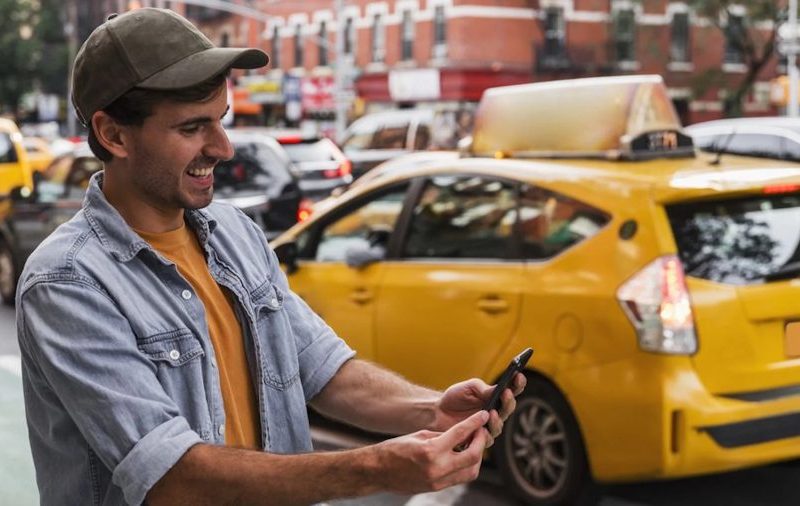 Uber expande serviço de táxi para 12 cidades brasileiras