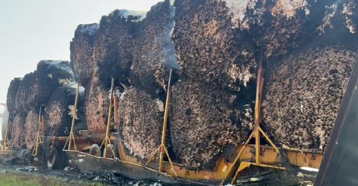 Carreta com algodão pega fogo na BR-163 após encostar em fio