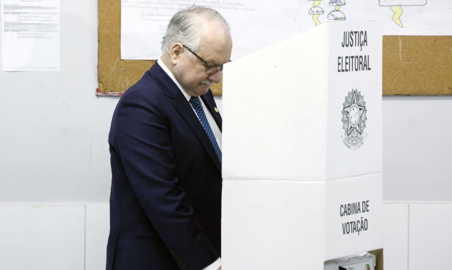 Vontade das urnas precisa ser respeitada, afirma Fachin após votar