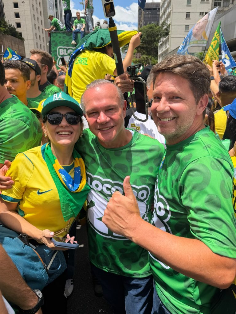 Wellington Fagundes chega à Paulista para ato de apoio a Flávio Bolsonaro